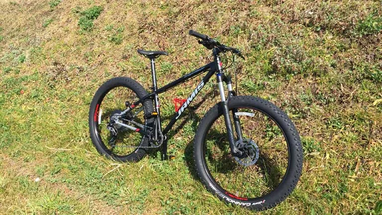 DORAGONSLAYER 27.5+のタイヤ