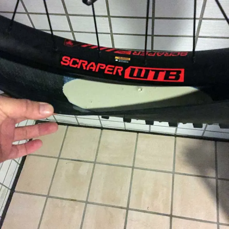 シーラントを流し込み