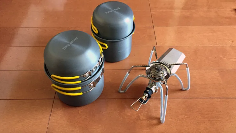 シングルバーナーとクッカー